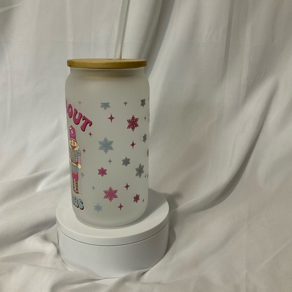 🔥SALE $15🎄16OZ Handmade Frosted Glass Can Cup, Lid & Straw, Nuts About Christmas - Picture 5 of 7
